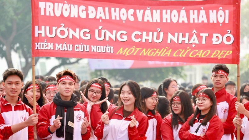 A large number of students and young people respond to the 18th “Red Sunday” programme.