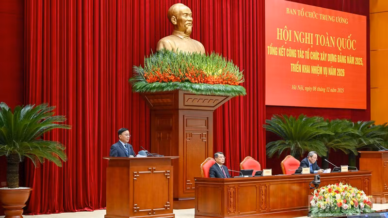 Tran Cam Tu, Politburo member and Permanent Member of the Party Central Committee’s Secretariat delivered a speech directing the conference.