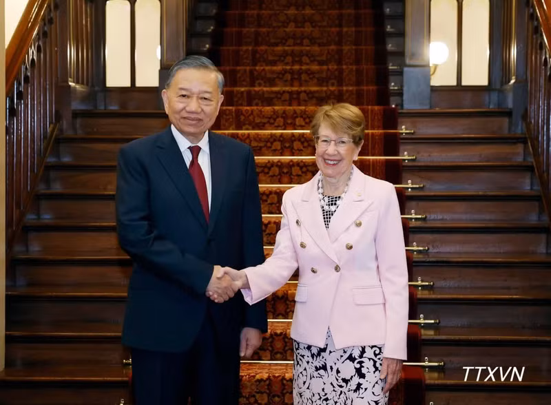 General Secretary of the Central Committee of the Communist Party of Vietnam (CPV) and President To Lam (left) and Governor of New South Wales Margaret Beazley at their meeting on August 10. (Photo: VNA)