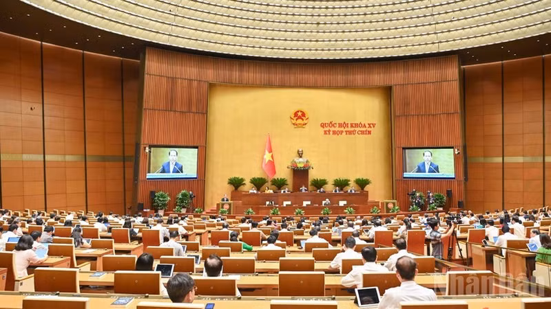 An overview of the discussion session in the hall on the draft resolution amending and supplementing a number of articles of the 2013 Constitution, June 13. (Photo: DUY LINH)