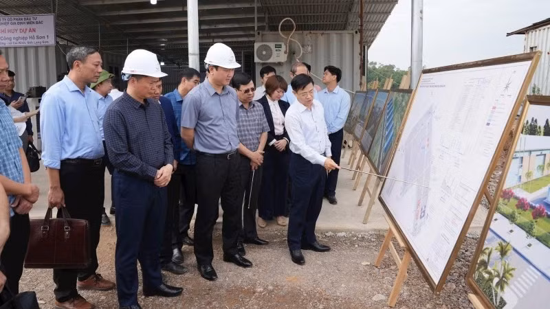 Leaders of Lang Son Province inspect and evaluate the progress of Ho Son 1 industrial cluster, Huu Lung Commune and Cai Kinh Commune, Lang Son Province.