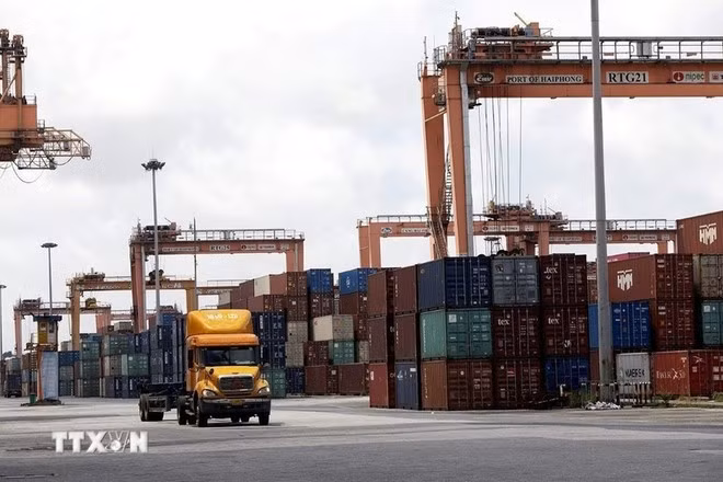Two-way trade reaches 3.33 billion USD in the first five months of the year. (Photo: VNA)