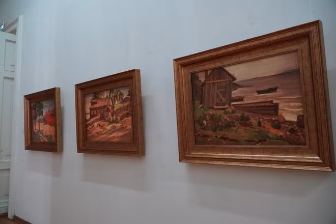 Works by renowned Vietnamese People’s Artist Ngo Manh Lan on display at the exhibition. (Photo: VNA)