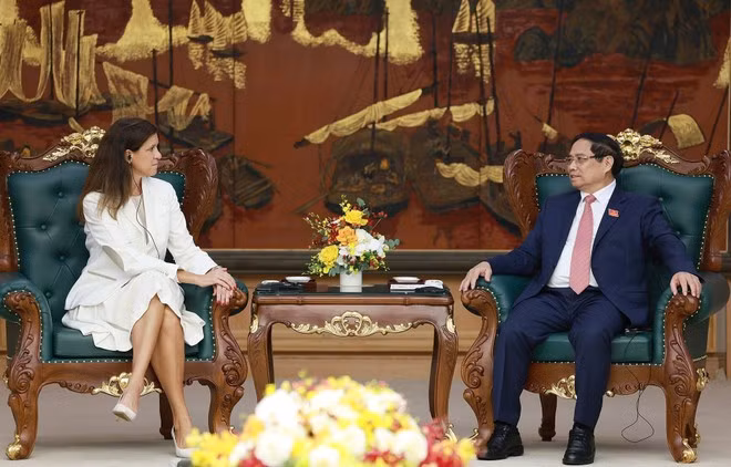 Prime Minister Pham Minh Chinh meets with María Victoria “Marí” Zíngoni, Chief Executive Officer for Power at US-based GE Vernova, in Ha Noi on September 30. (Photo: VNA)