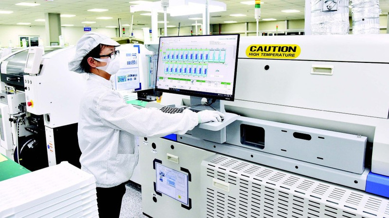 The electronic component production line at the 100% Korean-invested Bumjin Electronics Vina Co. Ltd in Quang Ninh. (Photo: Tran Hai)