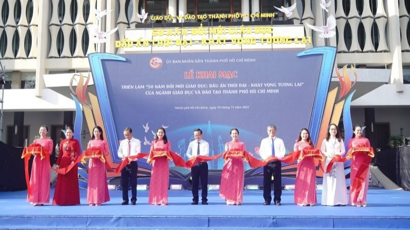 The exhibition aims to mark 50 years of Education and Training sector in Ho Chi Minh City and the 43rd anniversary of Vietnamese Teachers’ Day (November 20, 1982 – November 20, 2025).