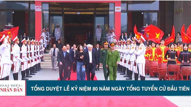 Standing Vice Chairman of the National Assembly Do Van Chien and Vice Chairmen Nguyen Khac Dinh and Nguyen Duc Hai attend the rehearsal for the ceremony commemorating the 80th anniversary of Viet Nam’s first General Election Day. (Photo: daibieunhandan.vn)
