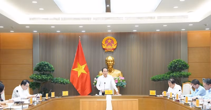 Deputy Prime Minister Le Tien Chau chairs several meetings to hear reports on the progress of the comprehensive review. (Photo: Ministry of Justice)
