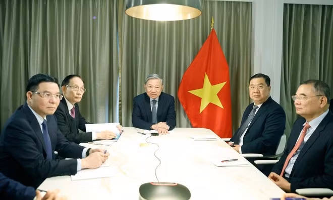 Party General Secretary To Lam holds phone talks with Senator Steve Daines (Republican – Montana). (Photo: VNA)