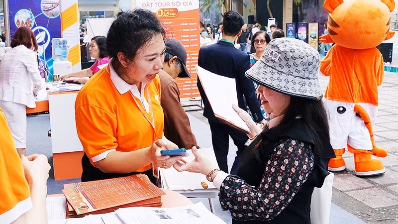 Many tourism stimulus programmes have been launched at both national and local levels. (Photo: BAC SON)