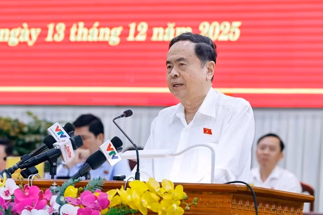 National Assembly Chairman Tran Thanh Man speaks at the meeting with voters in Can Tho city's Vi Thanh ward on December 13. (Photo: VNA)