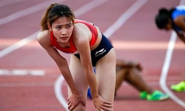 Vietnamese runner Nguyen Khanh Linh win a gold in the women's 1.500m event at the Thailand Open Track & Field Championships 2025 on June 22 in Pathumthani. (Photo: Viet Nam Sports Team)