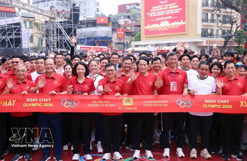 People join the 2026 Olympic Run Day for public health, national security in Ha Noi. (Photo: VNA)