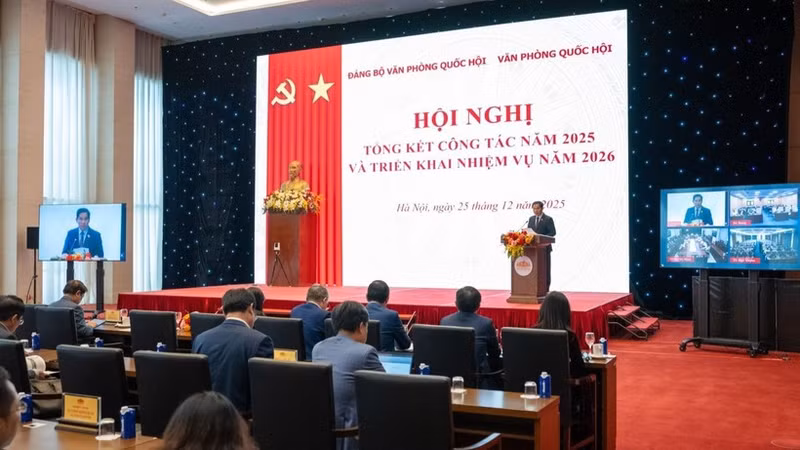 The conference reviewing the Party Committee’s work of the Office of the National Assembly and the professional work of the Office of the National Assembly in 2025 and outlining tasks for 2026, is held on December 25, 2025. (Photo: VNA)