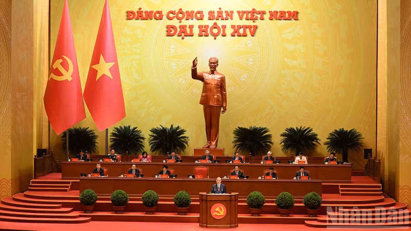 General Secretary To Lam presents a report on the documents submitted to the 14th National Congress of the Communist Party of Viet Nam at the opening session. (Photo: TRAN HAI)