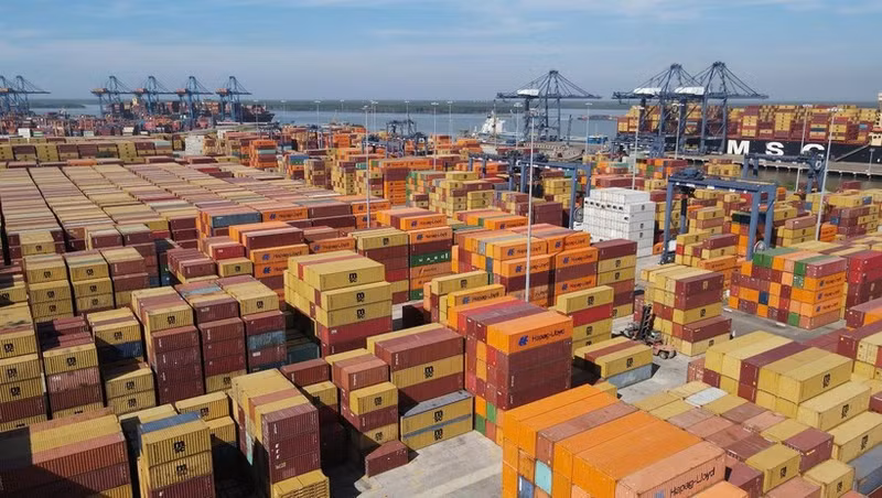 Exports surge to around 475 billion USD in 2025. (Photo: KIM DUNG)