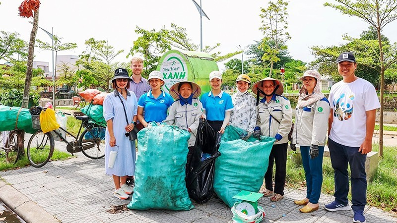The Cooperative Group for scrap collection and technology operates across several districts in Hue.