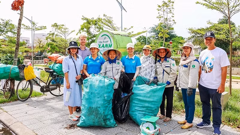 The Cooperative Group for scrap collection and technology operates across several districts in Hue.