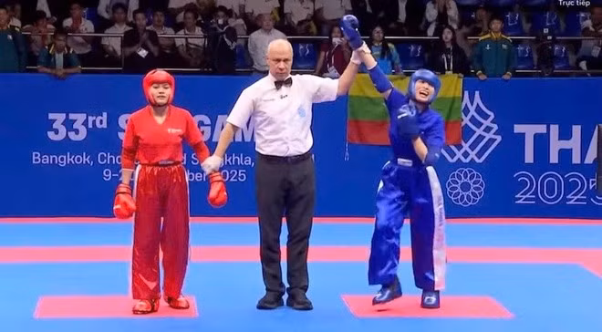 Kickboxer Hoang Thi Thuy Giang wins gold medal at SEA Games 33. (Photo: VNA)