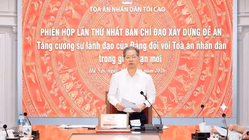 Nguyen Van Quang, Secretary of the Party Central Committee, Chief Justice of the Supreme People’s Court and Head of the Steering Committee for the Project on Strengthening Party Leadership over the People’s Courts in the New Period, chaired the committee’s first meeting in Ha Noi on May 29.
