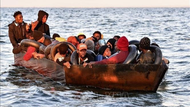 Migrants rescued by the Tunisian coastguard in the Mediterranean Sea. (Photo: VNA).