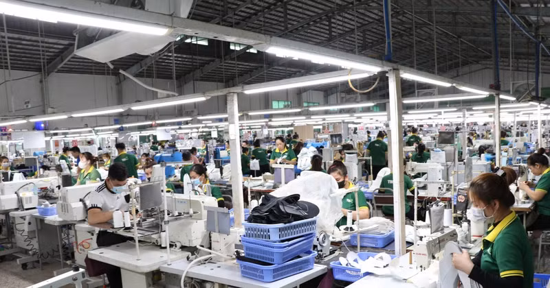 More than 125,900 new enterprises were registered in the first seven months of the year, with total registered capital reaching nearly 1.52 quadrillion VND (58.3 billion USD). (Photo: VNA)