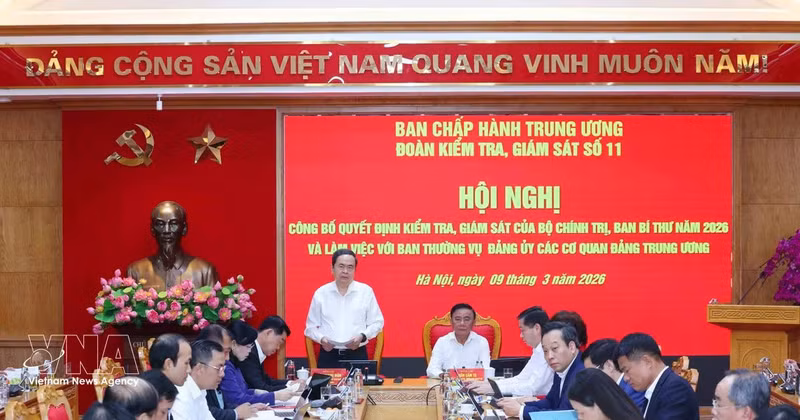 An overview of the conference to announce a decision of the Politburo and the Secretariat. (Photo: VNA)