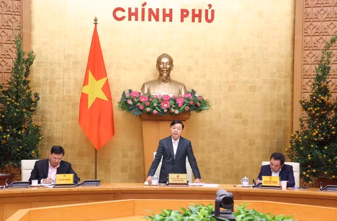 Deputy Prime Minister Tran Hong Ha speaks at the meeting (Photo: VNA)
