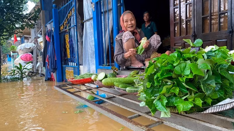 With proactive plans in place, residents remain calm and learn to live with flooding.