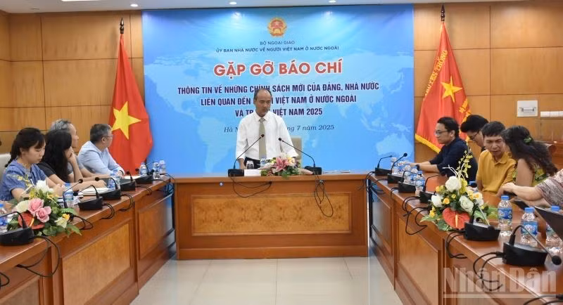 An overview of the press conference. (Photo: KHANH LAN)