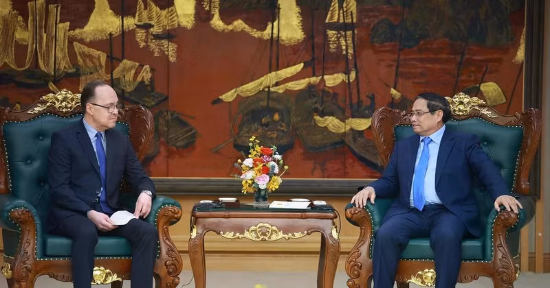 Prime Minister Pham Minh Chinh receives Russian Ambassador to Viet Nam Gennady Bezdetko in Hanoi on April 1, 2026. Photo: VNA