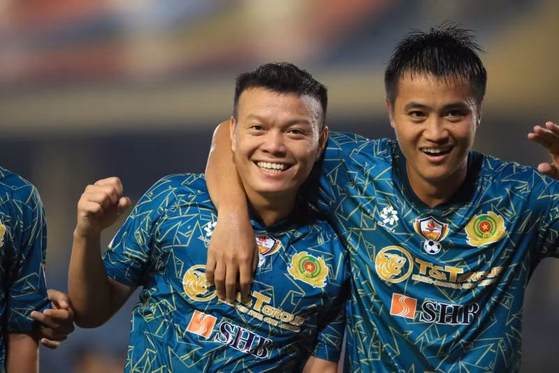 Viet Nam 2 team’s players celebrating their victory.