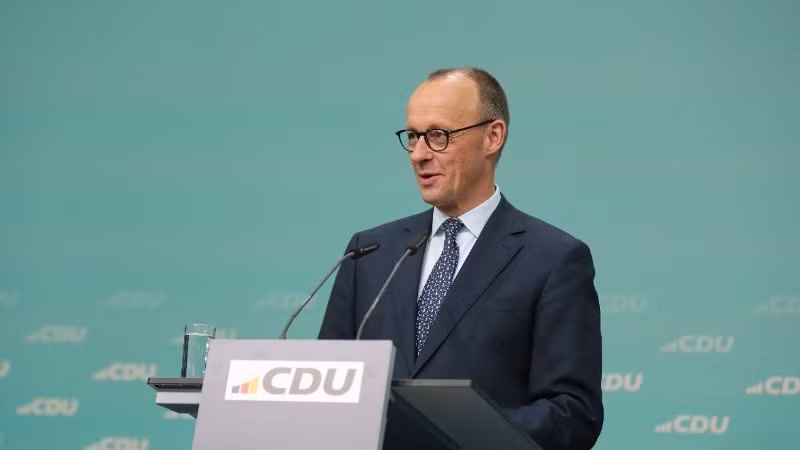 German Chancellor Friedrich Merz speaks at a press conference in Berlin. (Photo: Xinhua/VNA)