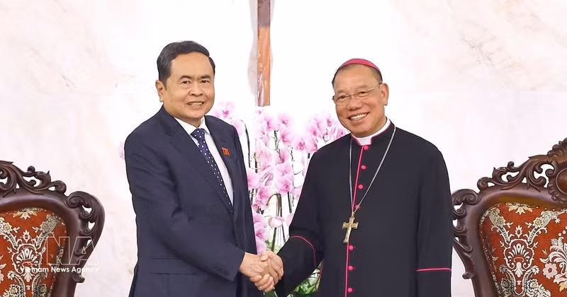 National Assembly Chairman extends Easter greetings to Hanoi Archdiocese