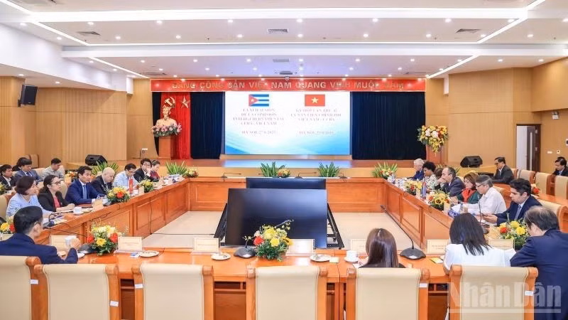 The opening ceremony of the session of the Viet Nam–Cuba Intergovernmental Committee on Economic and Scientific–Technical Cooperation.