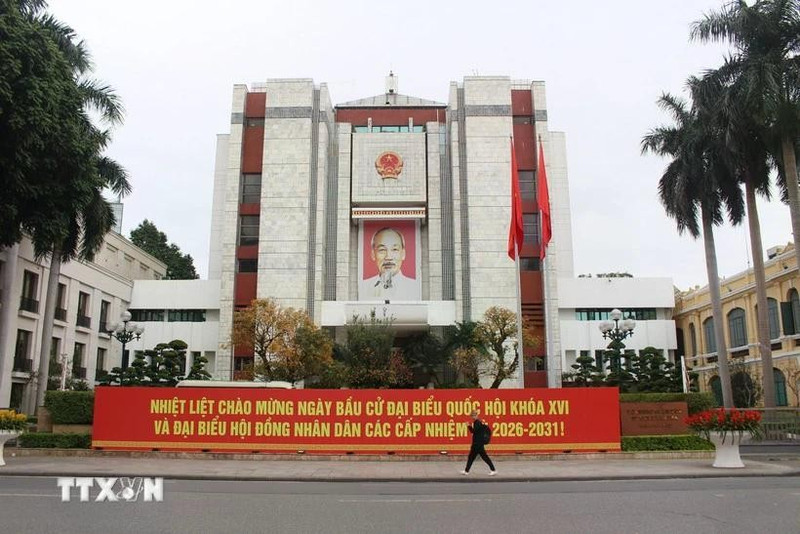 A banner welcoming the country's important political event installed at the headquarters of the Ha Noi People's Council and People's Committee. (Photo: VNA)