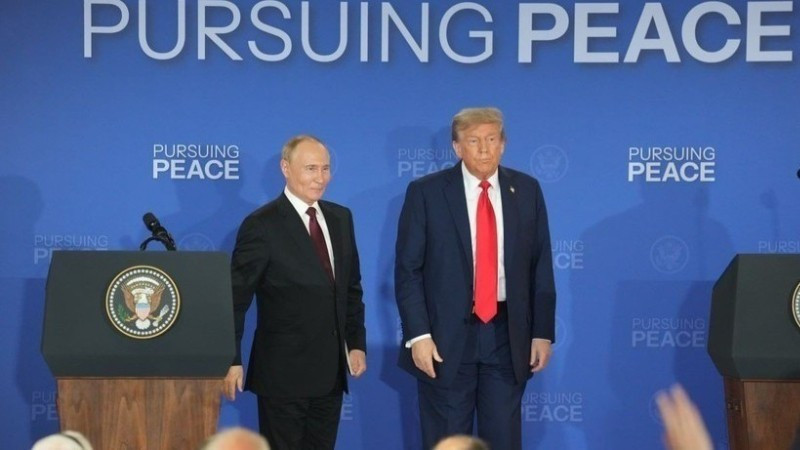 US President Donald Trump (right) and Russian President Vladimir Putin at a joint press conference at Joint Base Elmendorf–Richardson in Anchorage, Alaska, on August 15, 2025. (Source: Xinhua/VNA)