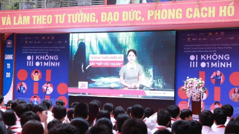 Nguyen Du Secondary School (Dai Mo Ward, Ha Noi) has organised a programme to ensure students’ safety in the cyberspace.