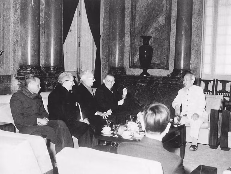 President Ho Chi Minh receives the US delegation of intellectuals opposing the war in Viet Nam (January 17, 1967). (Photo: VNA Archive)