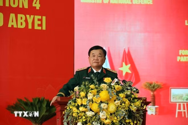 Deputy Minister of National Defence Senior Lieutenant General Hoang Xuan Chien speaks at the event. (Photo: VNA)