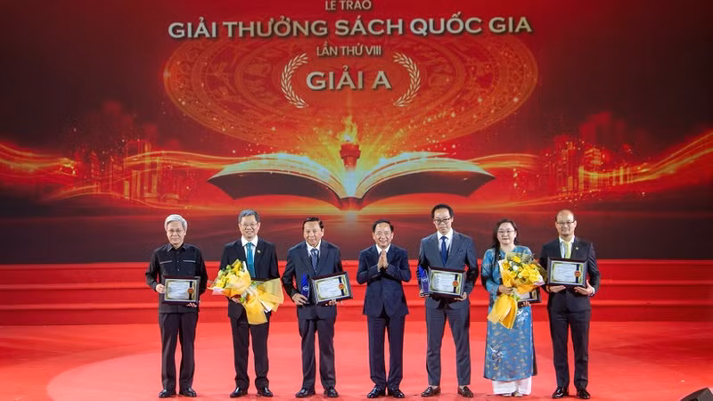 Authors and works receiving the A Prize. (Photo: Viet Linh)