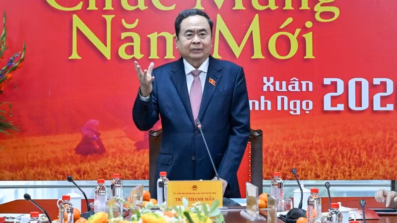 NA Chairman Tran Thanh Man delivers Lunar New Year greetings and assigns tasks to the NA’s Committee for Culture and Social Affairs. (Photo: Duy Linh)