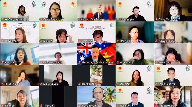 The launch ceremony of the Vietnamese Knowledge Network in New Zealand, with nearly 100 members including experts, academics, businesspeople, postgraduate researchers, students, and workers living, studying, and working across New Zealand. (Photo: Embassy of Viet Nam in New Zealand)