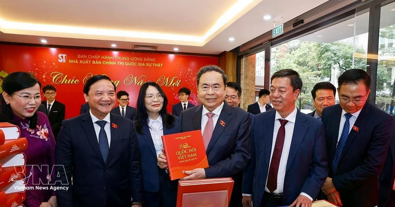 NA Chairman Tran Thanh Man (centre) at the book launch in Ha Noi on February 24. (Photo: VNA)