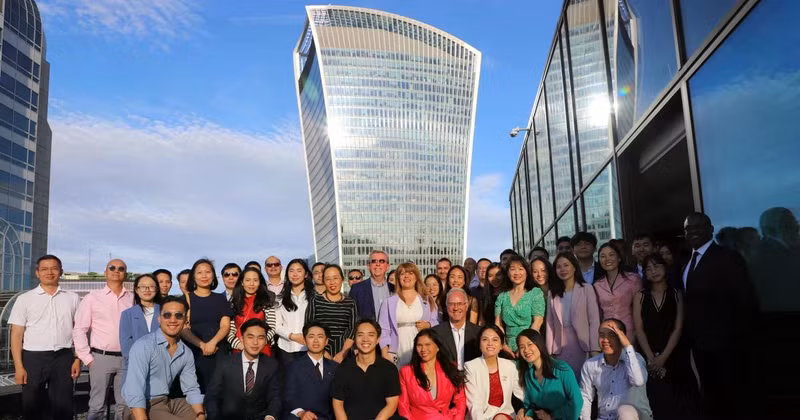 VIFA UK members pose for a photo (Photo: VNA)