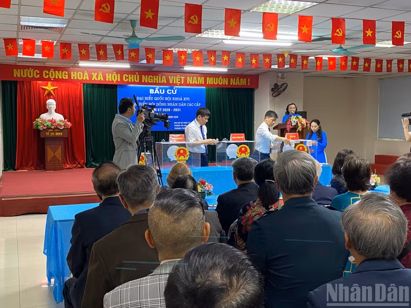 In Pictures: Journalists capture election day across Viet Nam