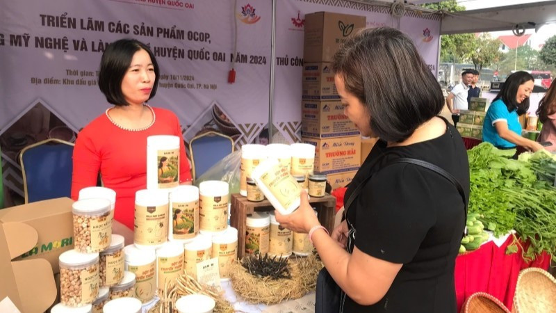 Promoting OCOP products and traditional craft village goods through trade fairs, exhibitions, and trade promotion programmes.