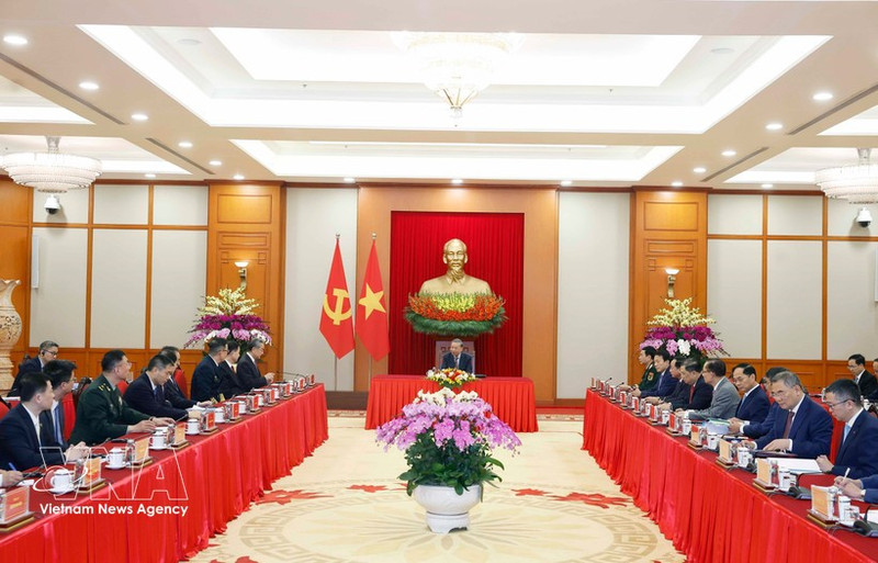 Party General Secretary To Lam hosts a reception for China's Minister of Foreign Affairs Wang Yi, Minister of National Defence Dong Jun, and Minister of Public Security Wang Xiaohong in Ha Noi on March 16. (Photo: VNA)
