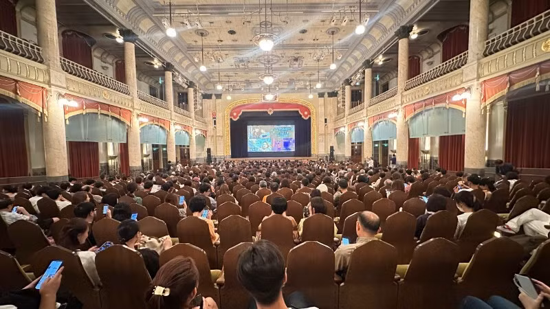 More than 1,000 Vietnamese and international audiences gathered at a cinema in Osaka on September 6 to enjoy Song Lang (The Tap Box) - Viet Nam’s representative film at the Osaka Asia Film Festival EXPO 2025.