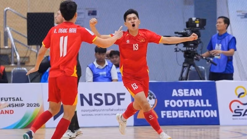 The Viet Nam futsal team celebrate their bronze-medal finish after defeating Australia. (Photo: VFF)